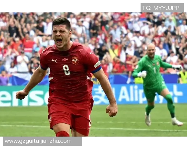 足球明星如何通过精彩比赛赢得巨额奖金的背后故事与精彩瞬间分享